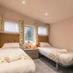 Woodpecker Lodge With Hot Tub